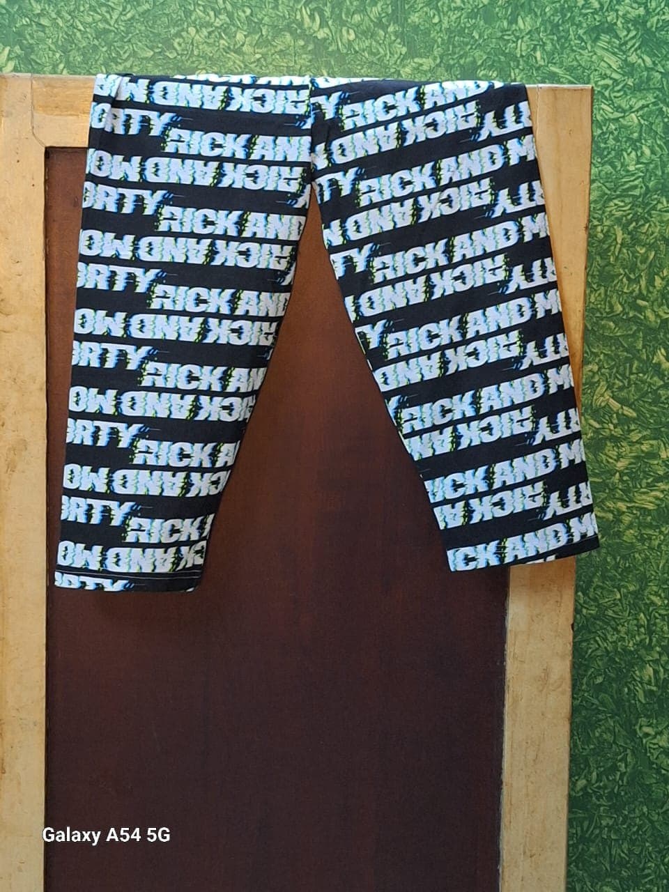 Black & White Typography Print Leggings